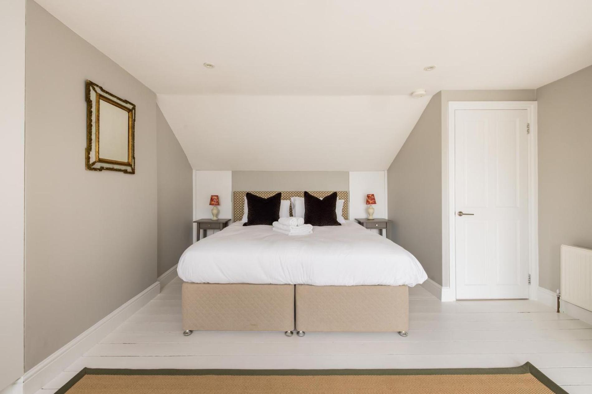 The Thames Embrace 3 Bedroom And Garden House In Battersea