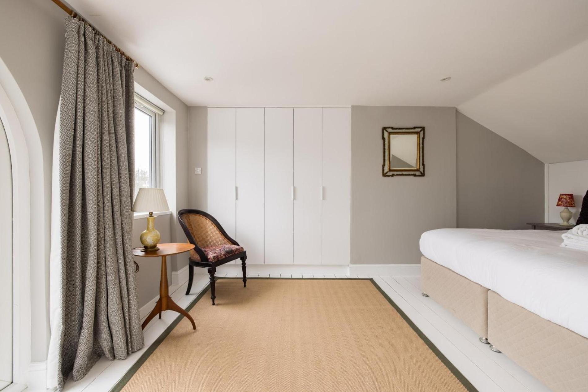 The Thames Embrace 3 Bedroom And Garden House In Battersea