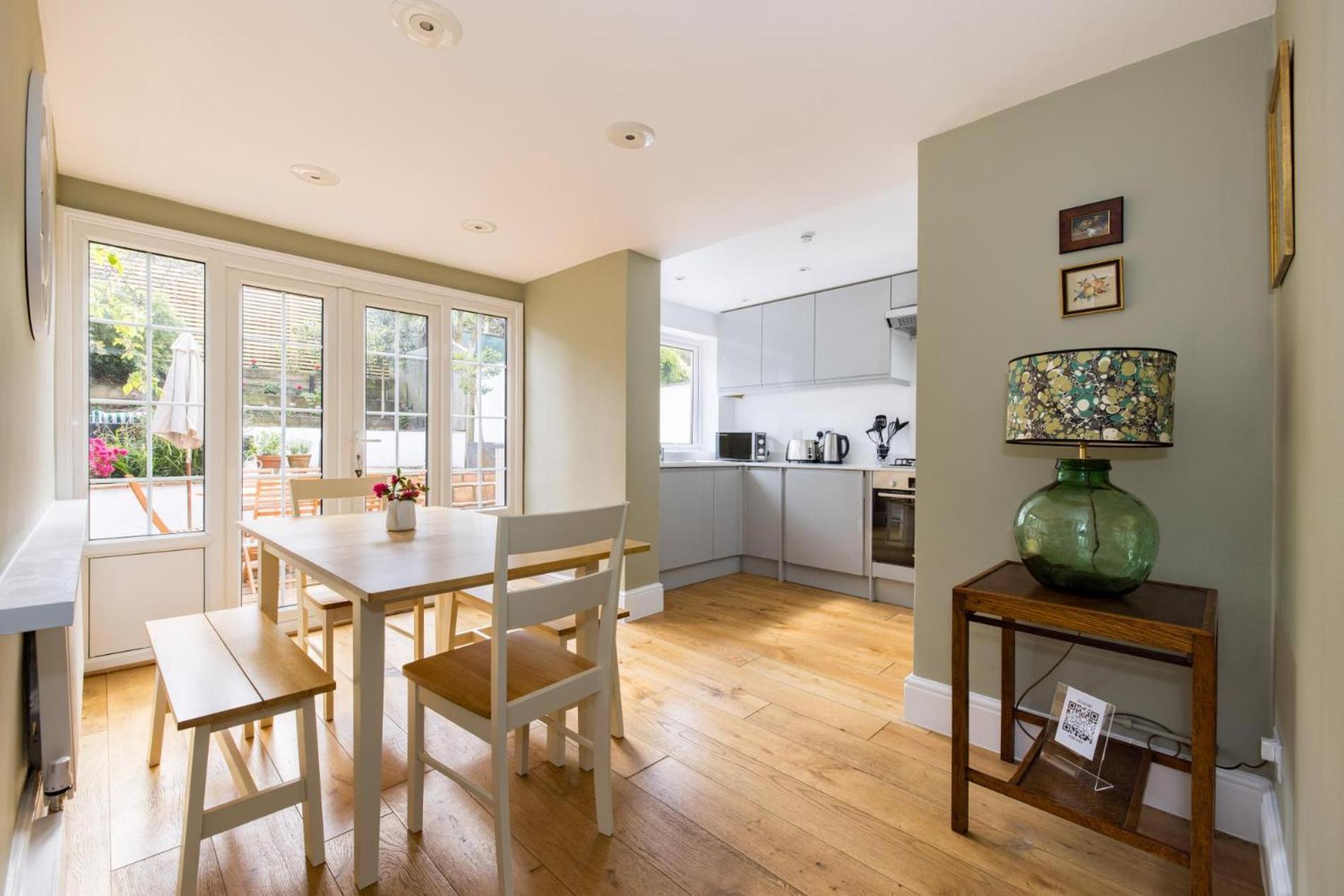 The Thames Embrace 3 Bedroom And Garden House In Battersea *