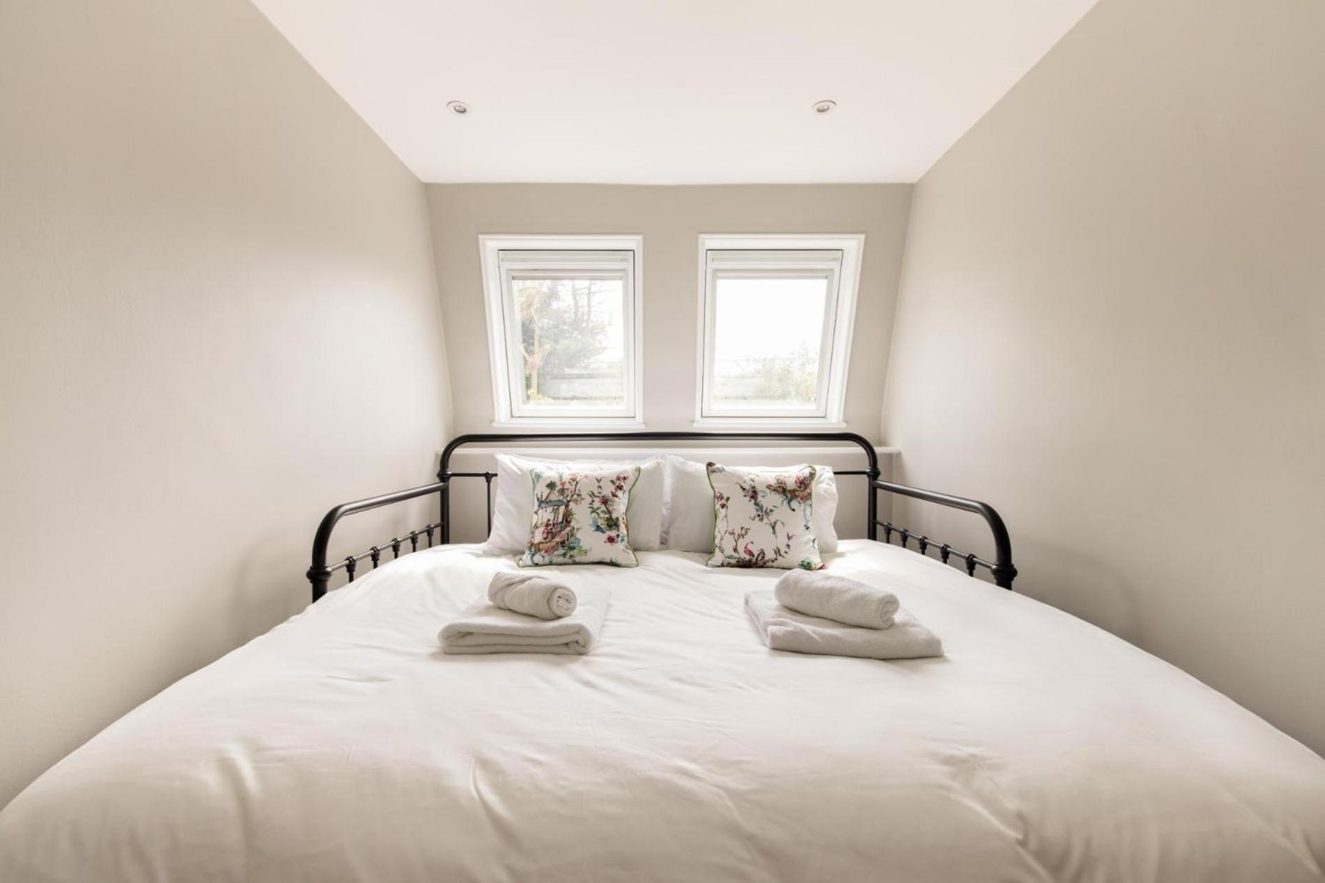 The Thames Embrace 3 Bedroom And Garden House In Battersea